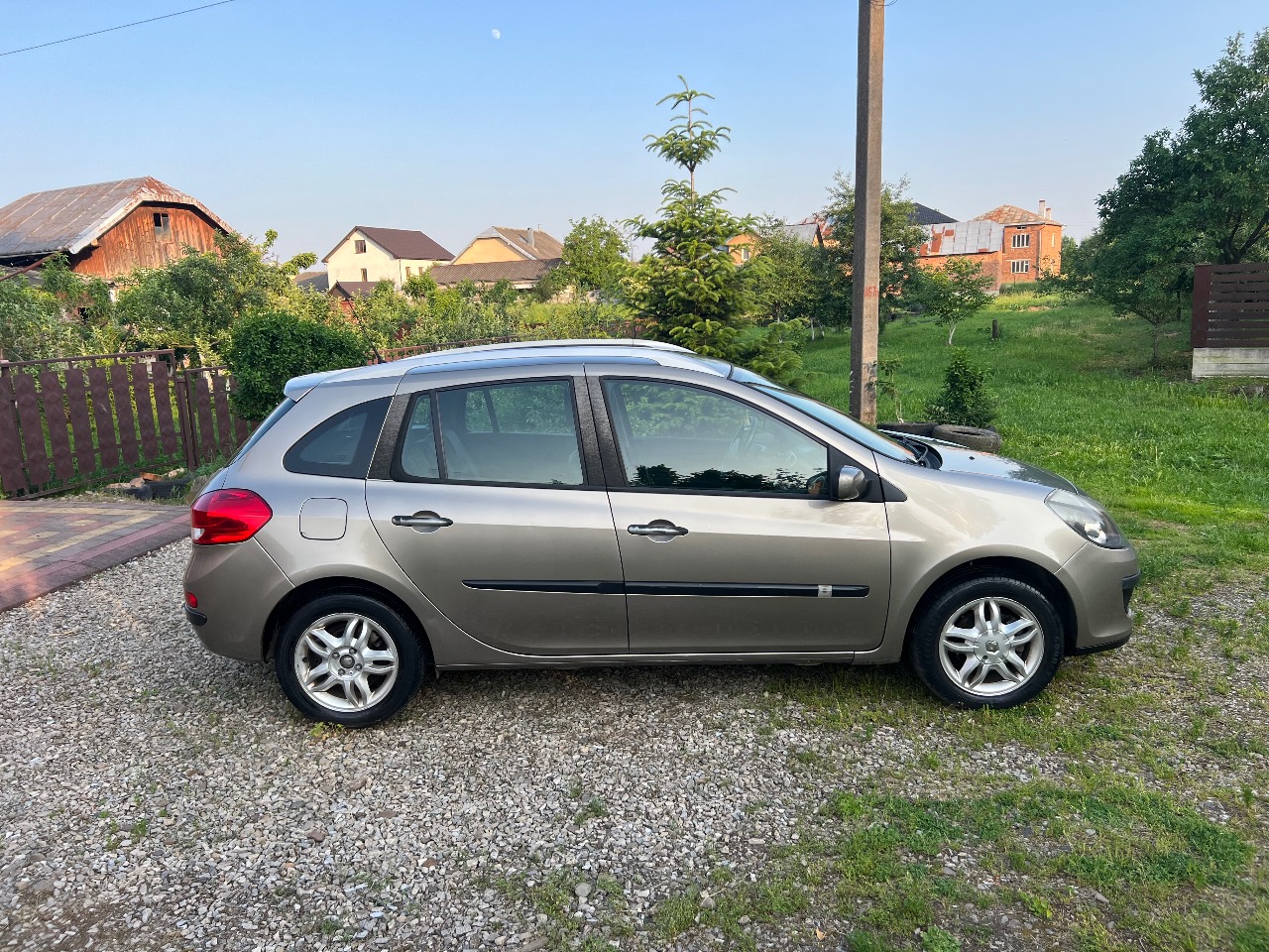 Renault Clio - фото 19