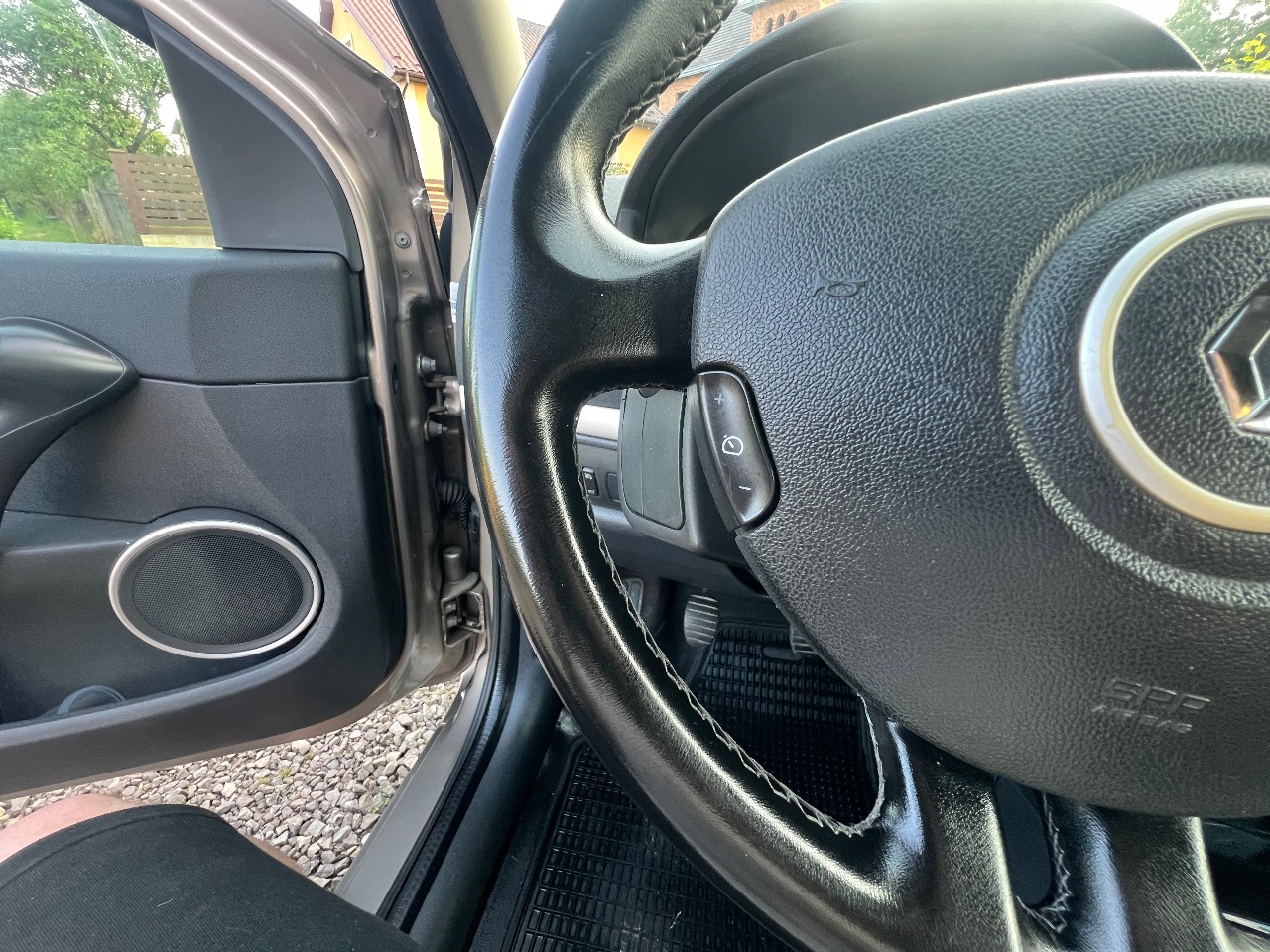 Renault Clio - фото 22