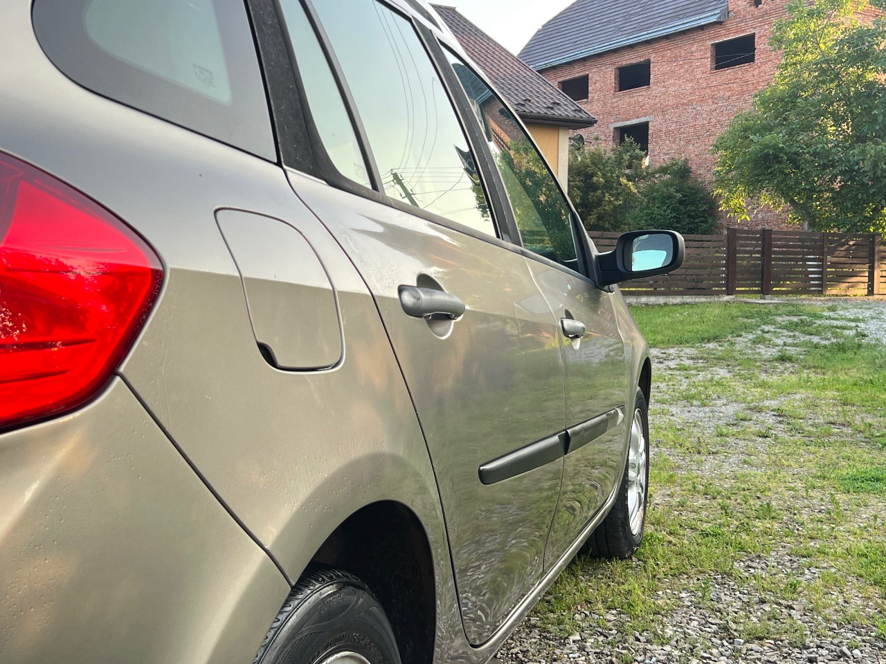 Renault Clio - фото 13