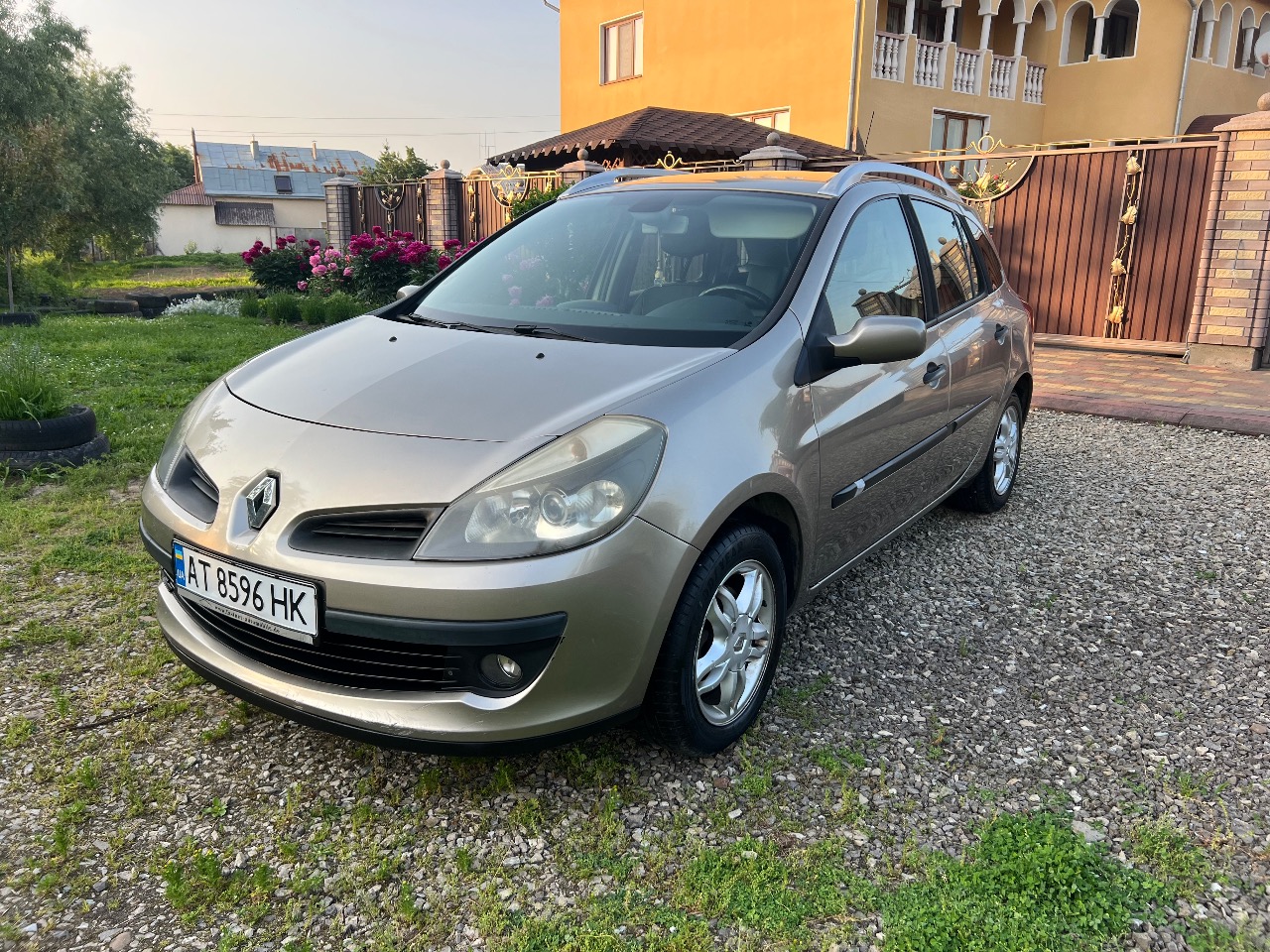 Renault Clio - фото 11