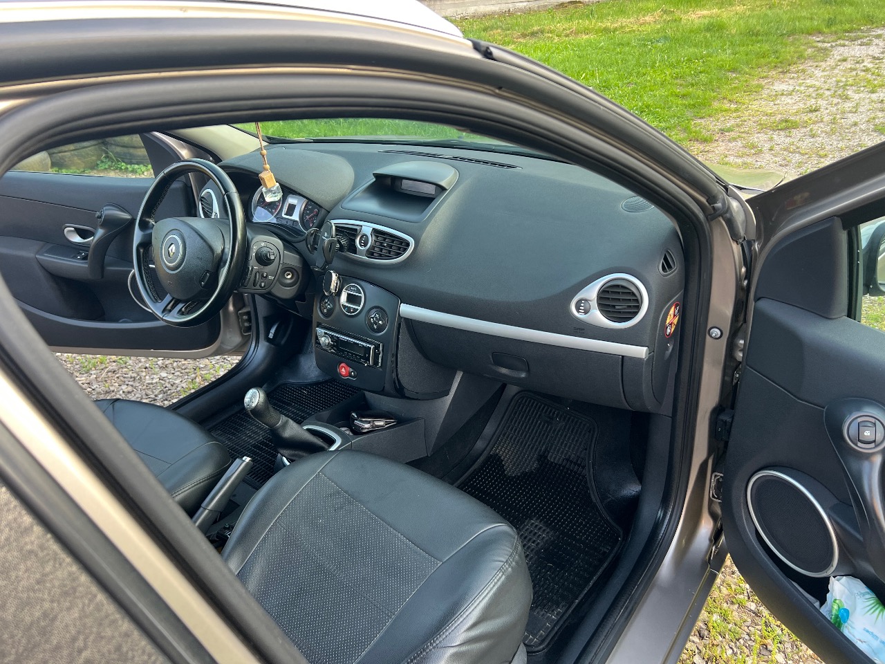 Renault Clio - фото 21