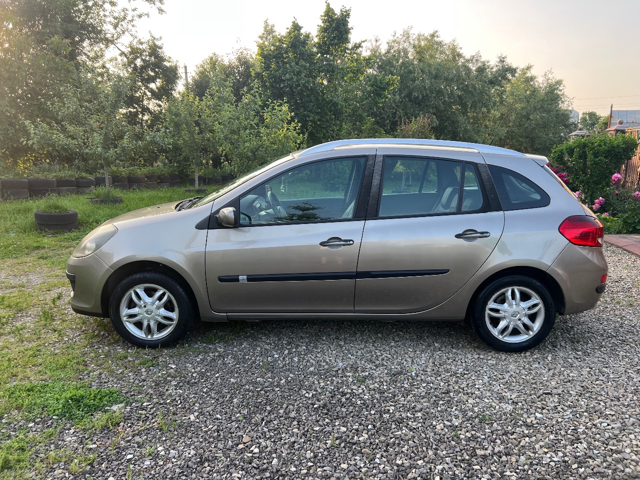 Renault Clio - фото 18