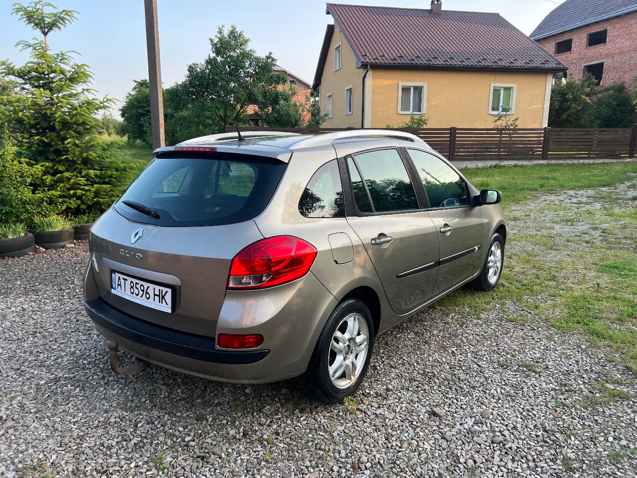 Renault Clio - фото 15