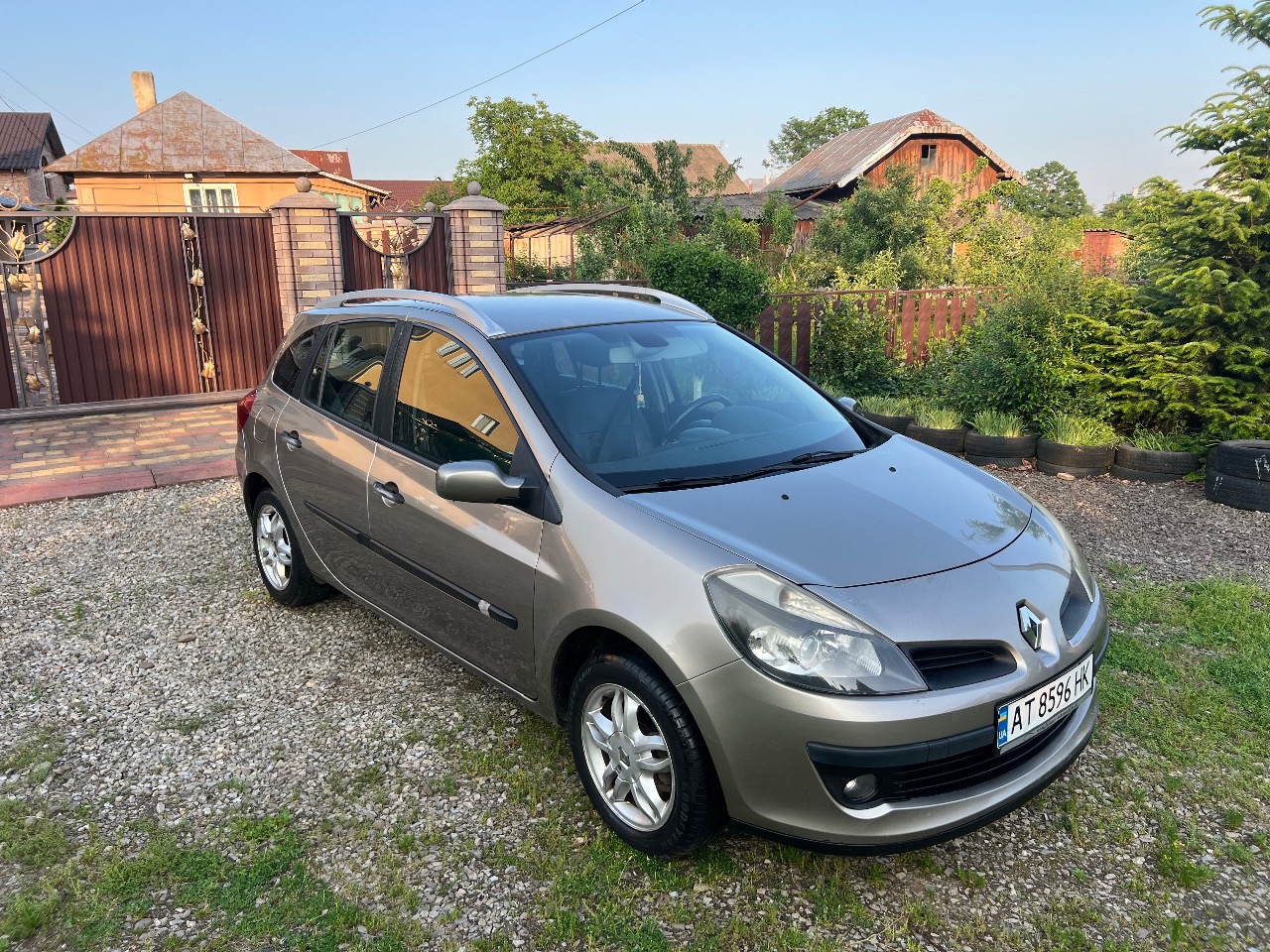 Renault Clio - фото 9