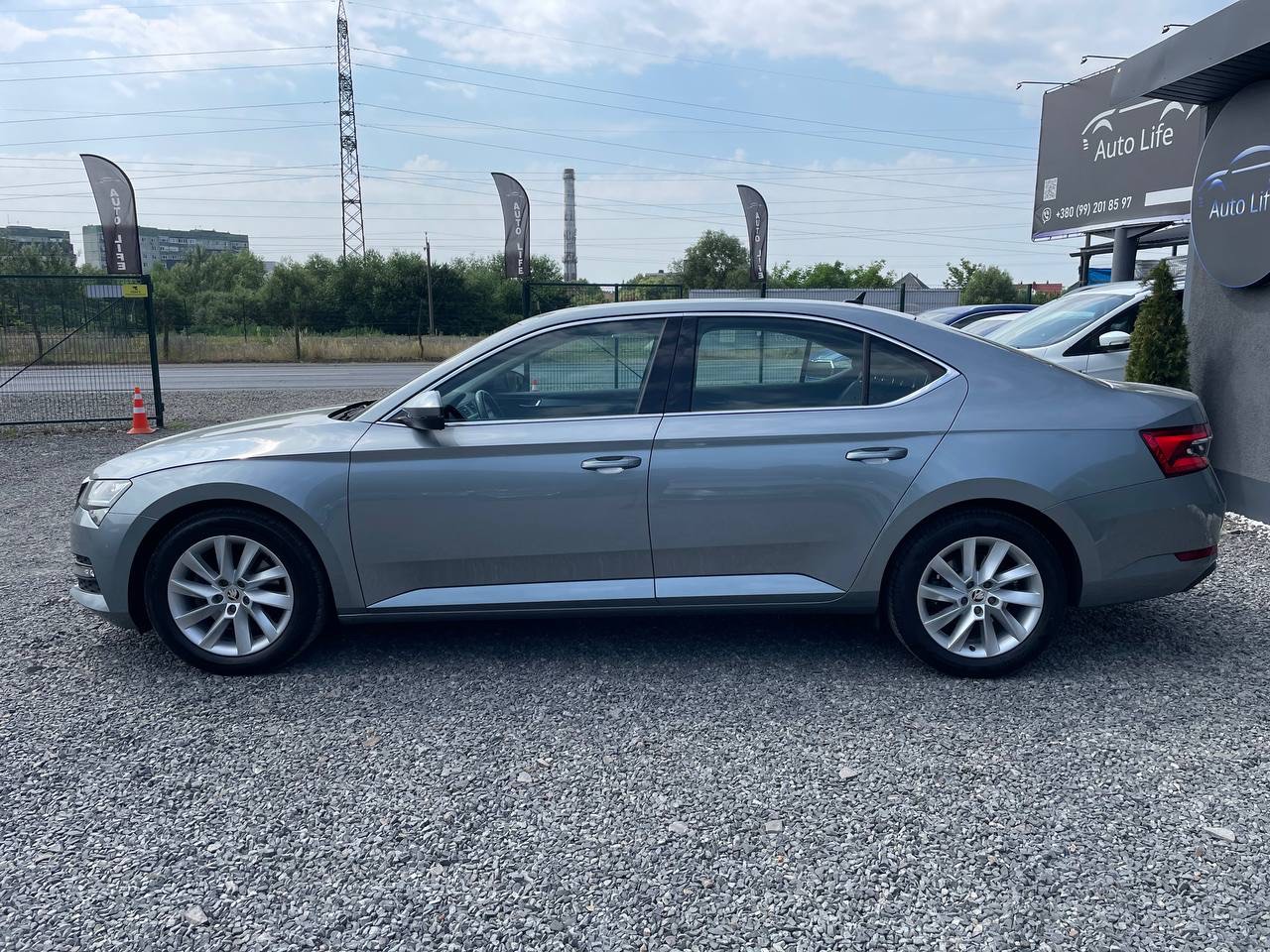 Skoda Superb - фото 8