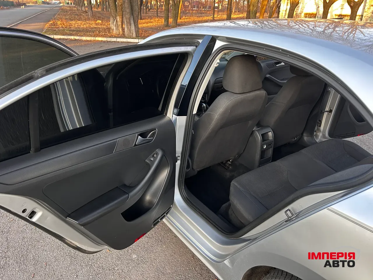 Volkswagen Jetta - фото 8