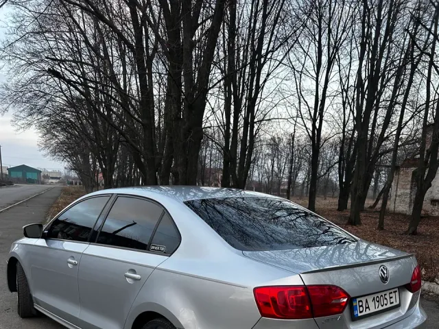 Volkswagen Jetta - фото 2