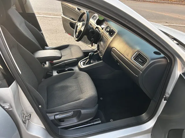 Volkswagen Jetta - фото 5