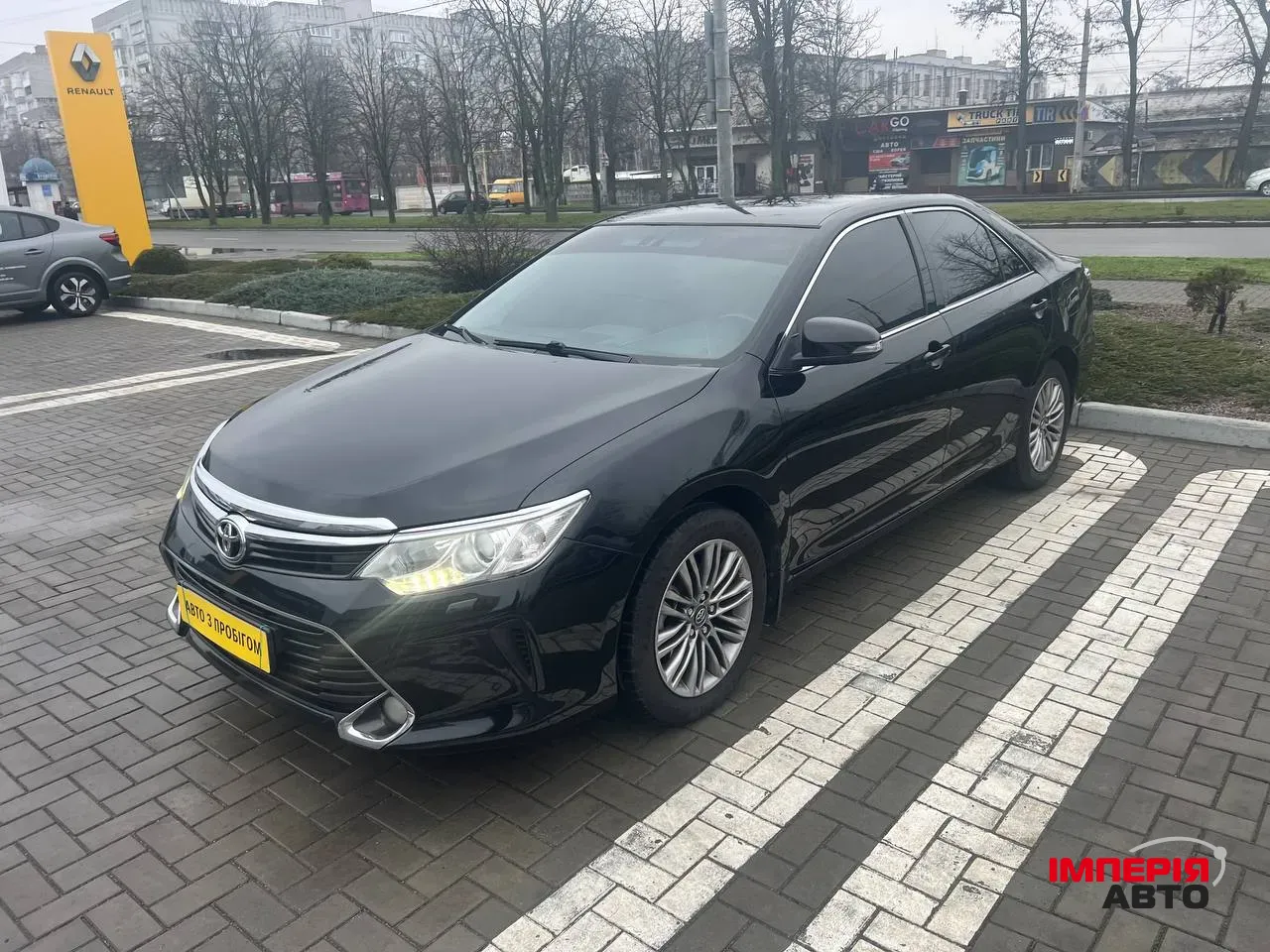 Toyota Camry - фото 1