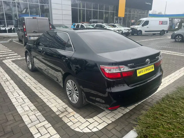 Toyota Camry - фото 2