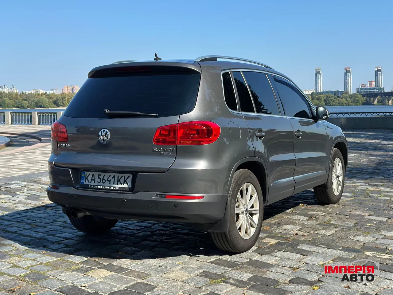 Volkswagen Tiguan - фото 8