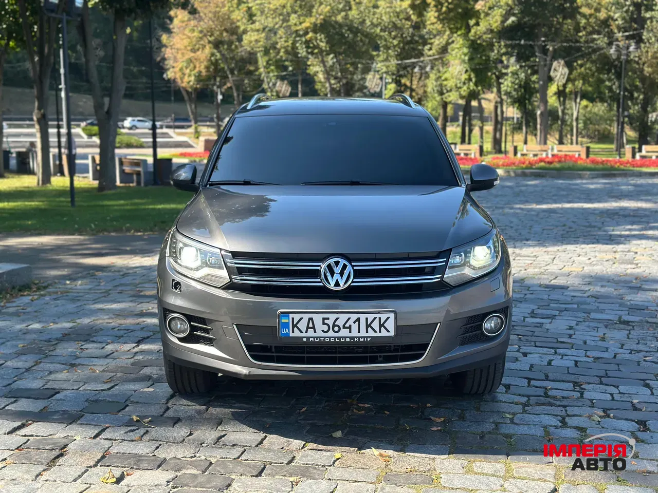 Volkswagen Tiguan - фото 1
