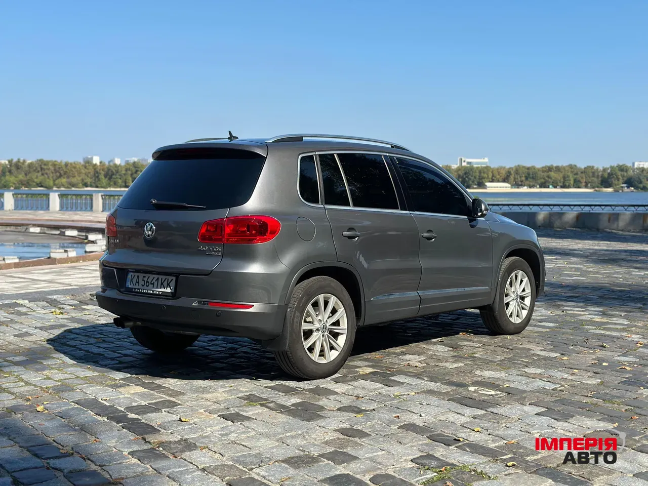 Volkswagen Tiguan - фото 6