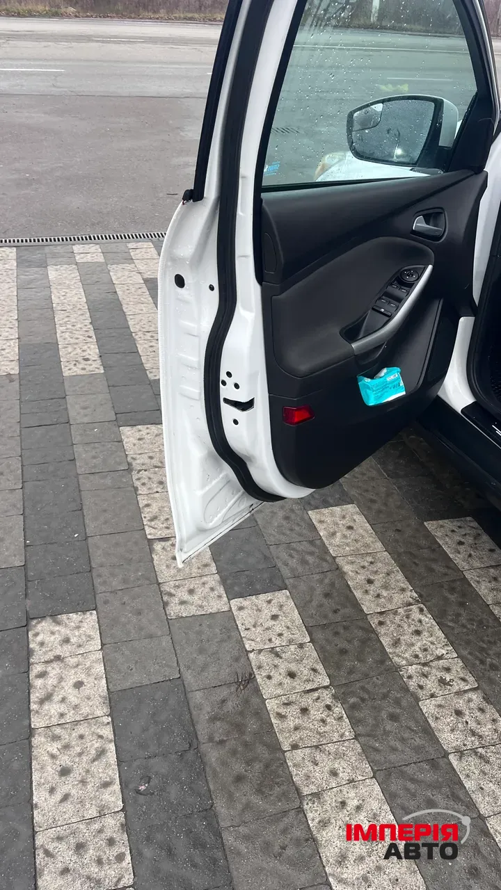 Ford Focus - фото 8