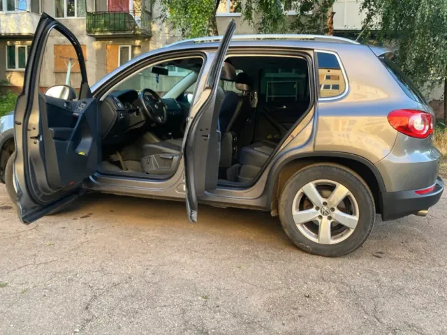 Volkswagen Tiguan - фото 1