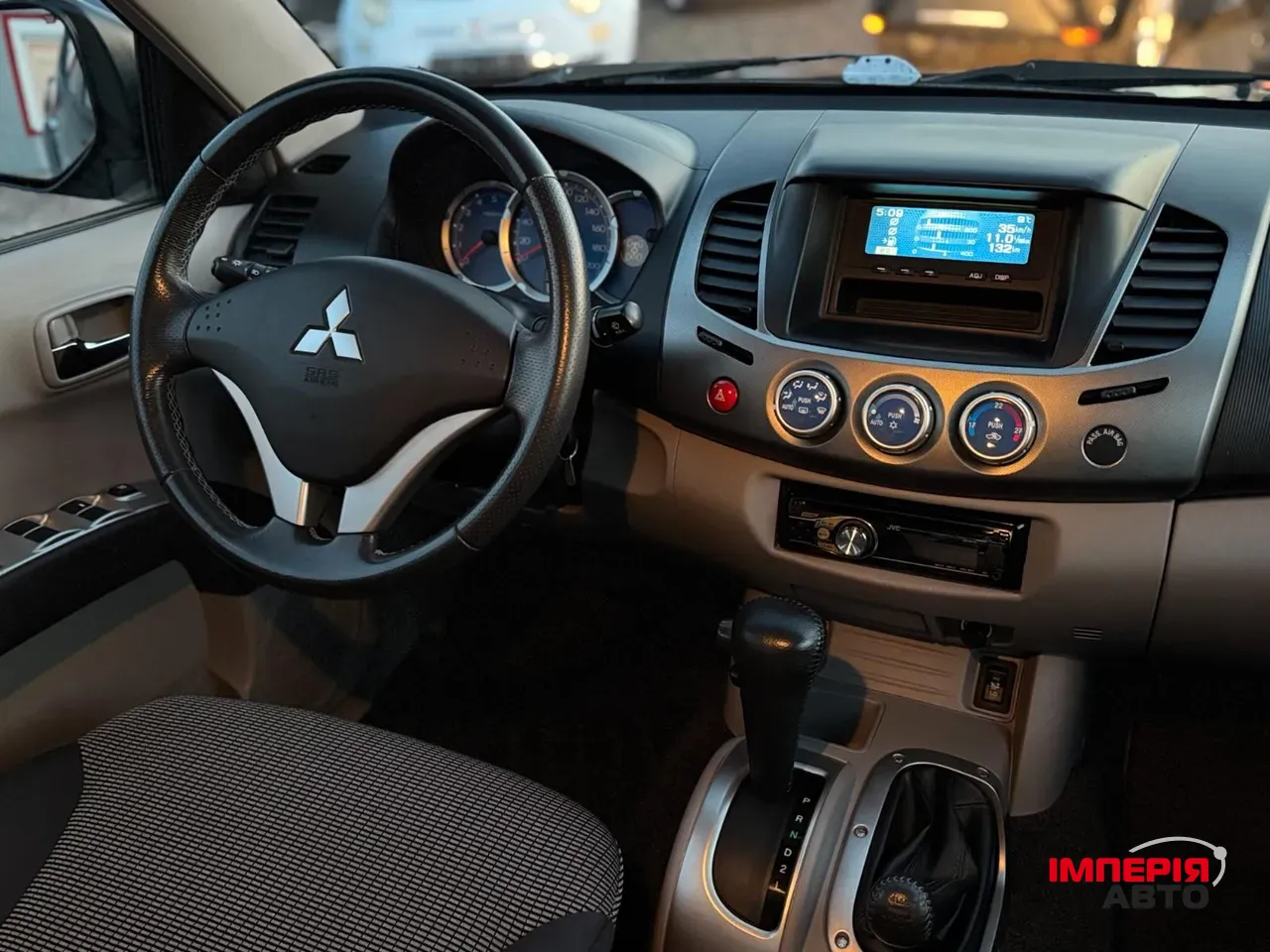 Mitsubishi L200 - фото 23