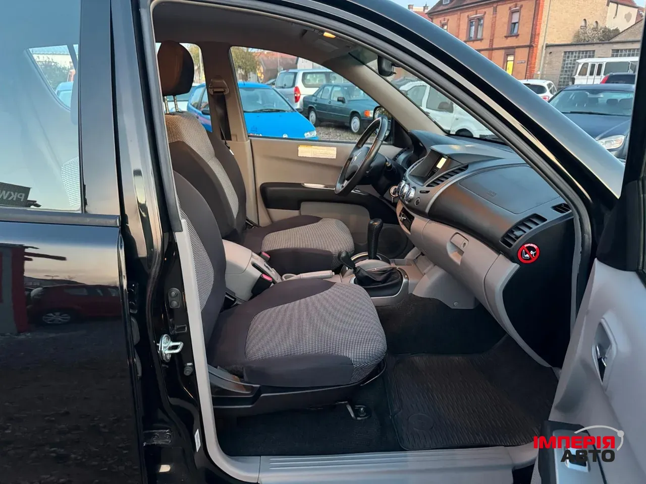 Mitsubishi L200 - фото 21