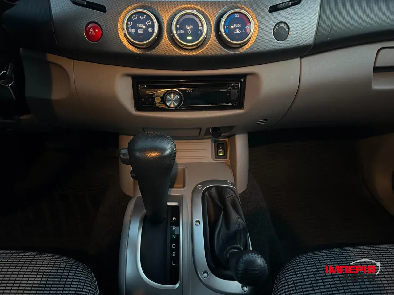Mitsubishi L200 - фото 17