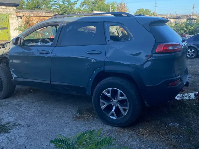 Jeep Cherokee - фото 3