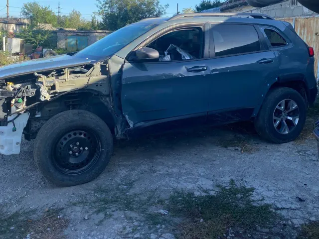 Jeep Cherokee - фото 4