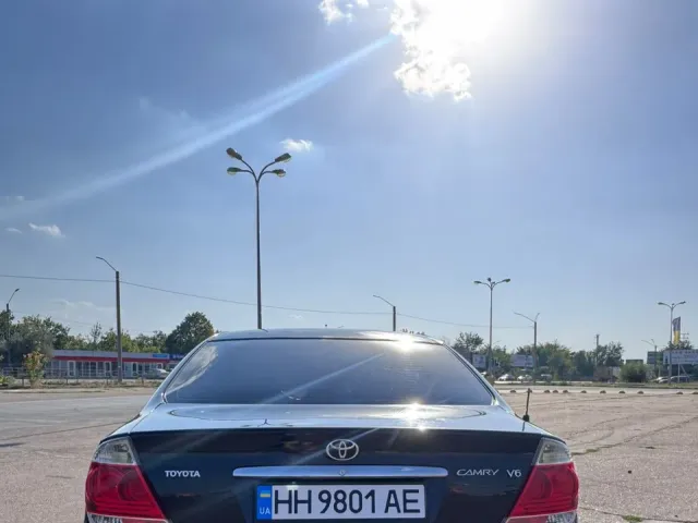 Toyota Camry - фото 2