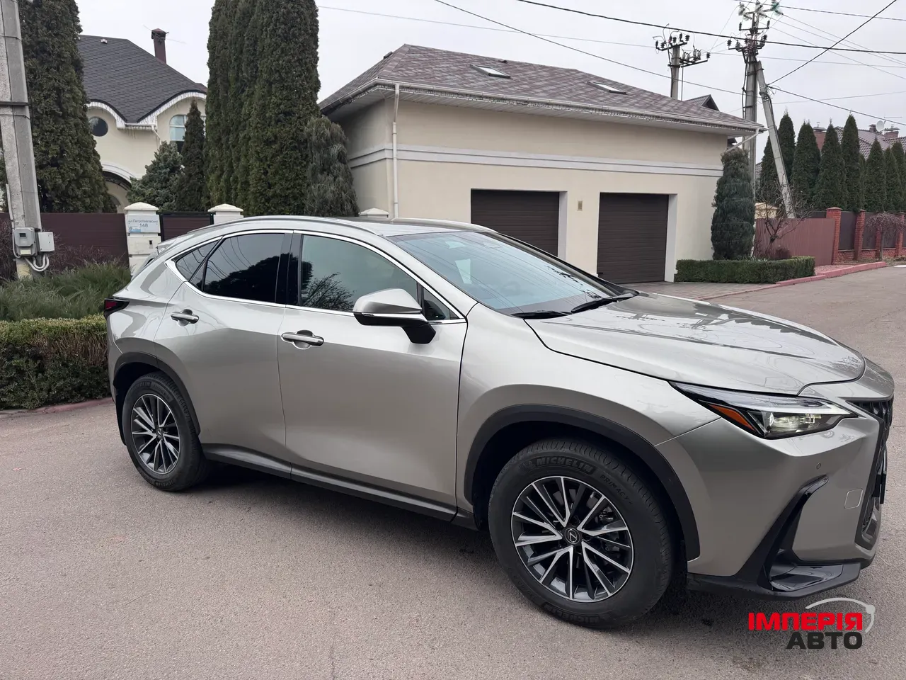 Lexus NX - фото 12