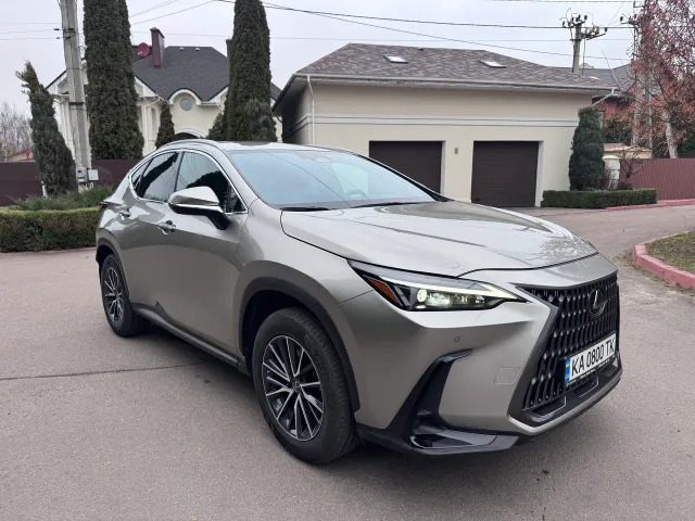 Lexus NX - фото 1