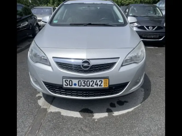 Opel Astra - фото 1