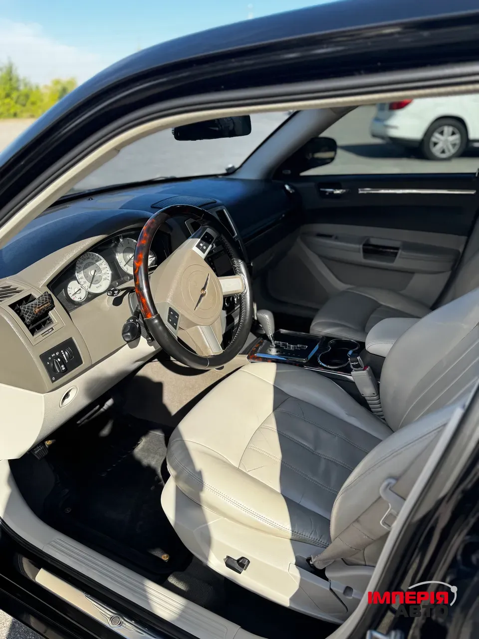Chrysler 300C - фото 8