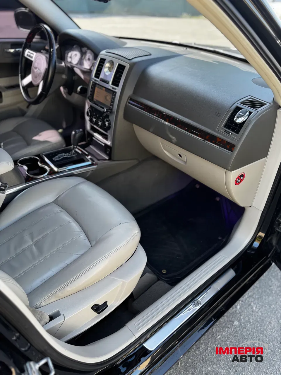 Chrysler 300C - фото 7