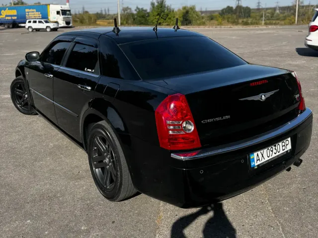 Chrysler 300C - фото 3