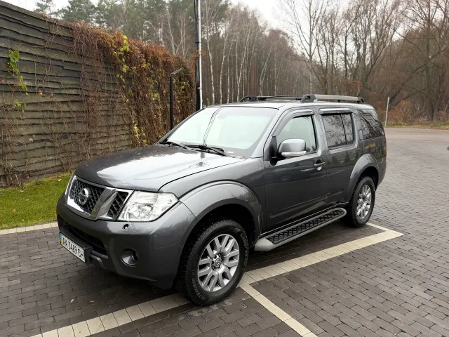 Nissan Pathfinder - фото 1