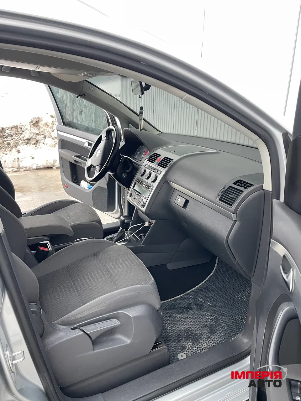 Volkswagen Touran - фото 7