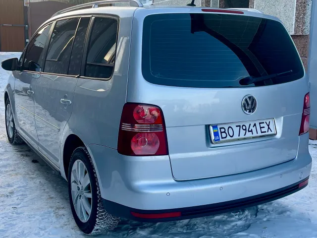 Volkswagen Touran - фото 2