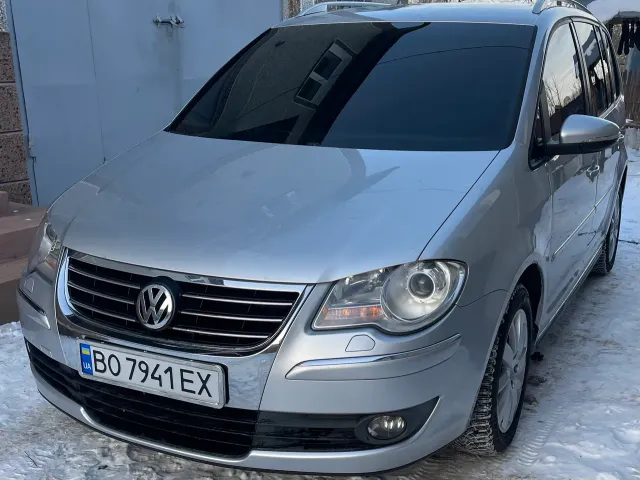Volkswagen Touran - фото 1