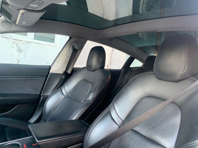 Tesla Model 3 - фото 4
