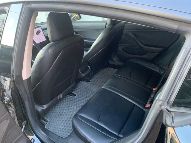Tesla Model 3 - фото 2