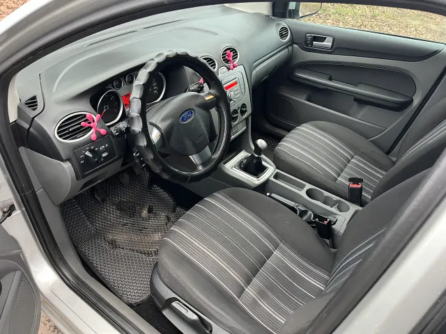 Ford Focus - фото 5