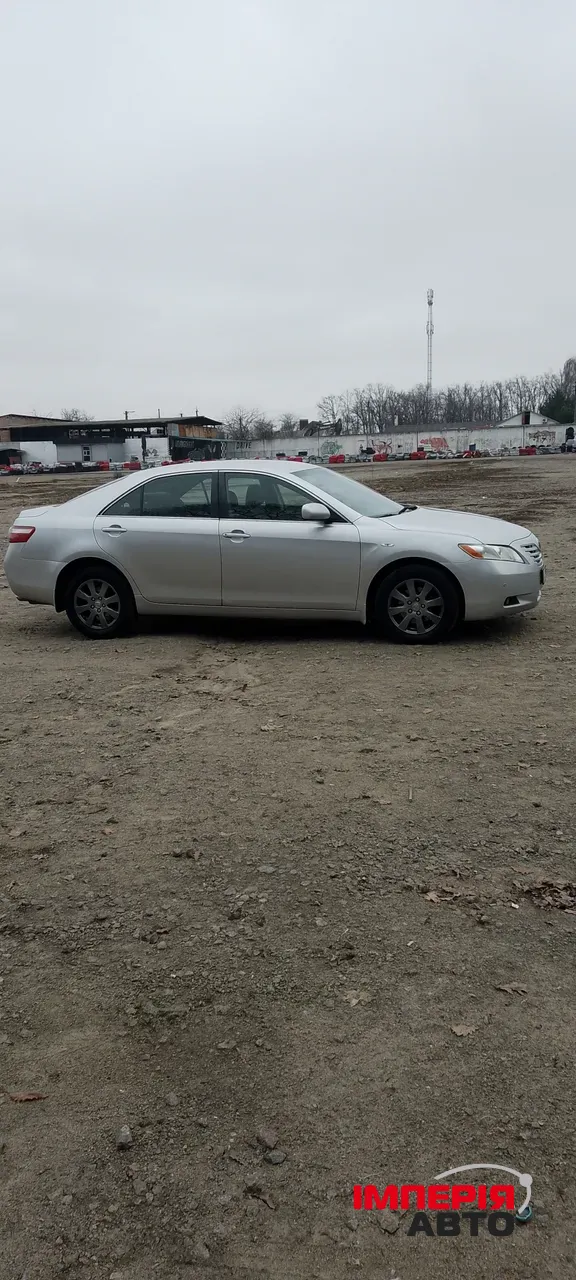 Toyota Camry - фото 4