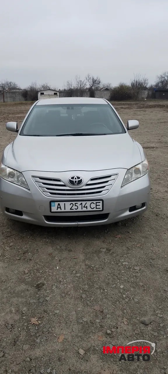 Toyota Camry - фото 2