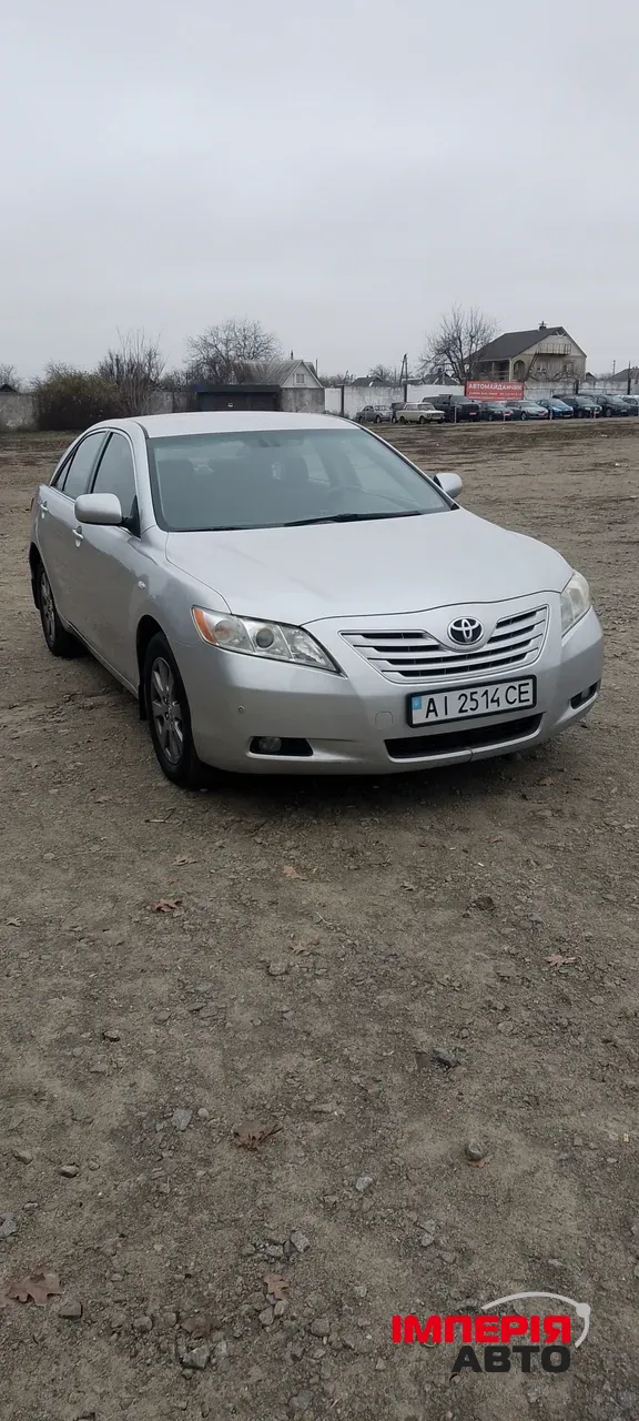 Toyota Camry - фото 3