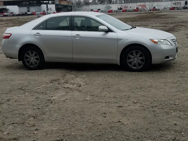 Toyota Camry - фото 4