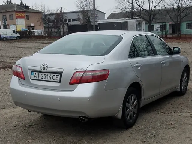 Toyota Camry - фото 5