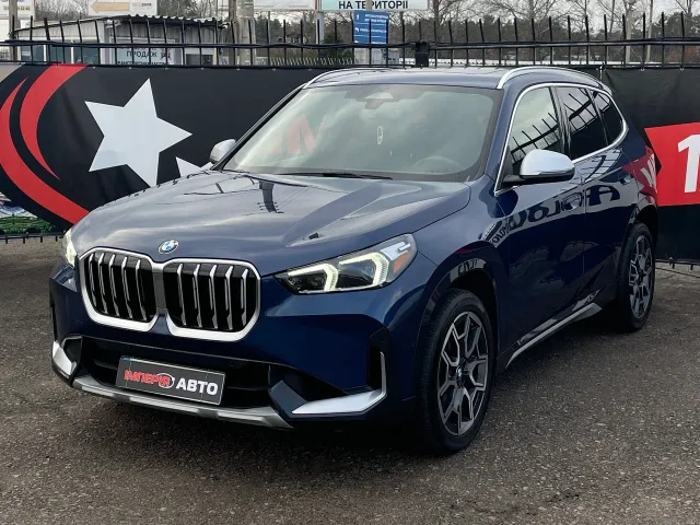 BMW X1 - фото 1