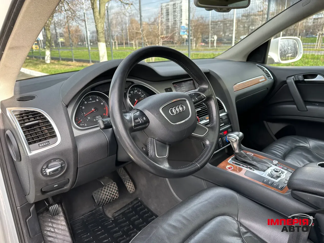 Audi Q7 - фото 11