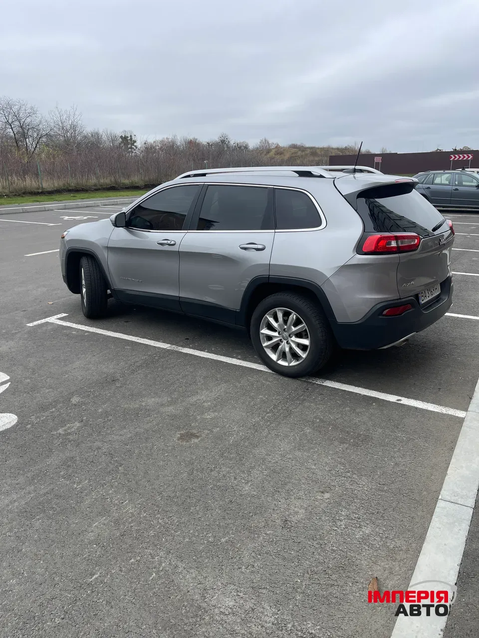 Jeep Cherokee - фото 7