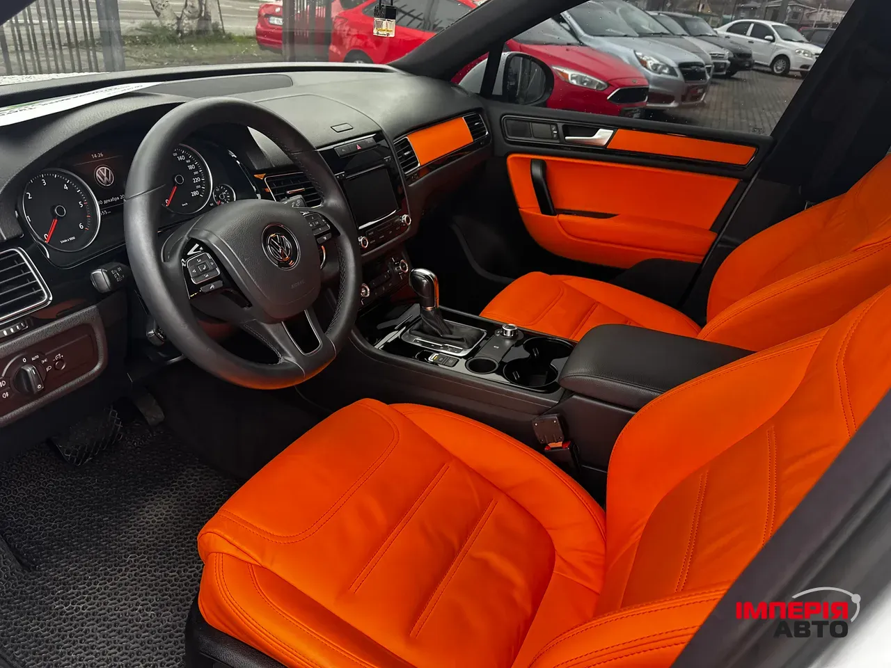 Volkswagen Touareg - фото 8