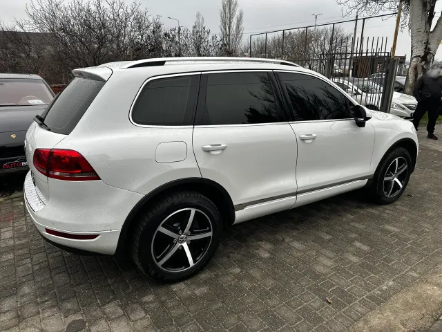 Volkswagen Touareg - фото 5