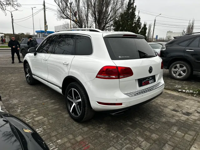 Volkswagen Touareg - фото 4