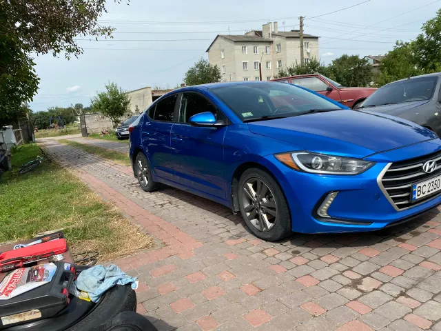 Hyundai Elantra - фото 3